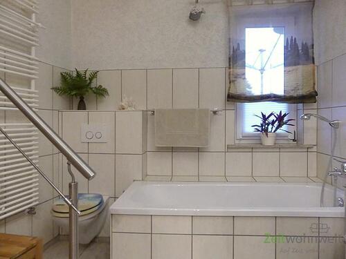 Badewanne und WC - 