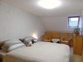 Schlafzimmer Doppelbett, Sitzecke - 