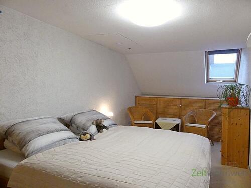 Schlafzimmer Doppelbett, Sitzecke - 