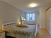 Blick ins Schlafzimmer - 2 Zimmer Etagenwohnung in Dresden
