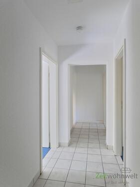 zentraler Büroflur - 