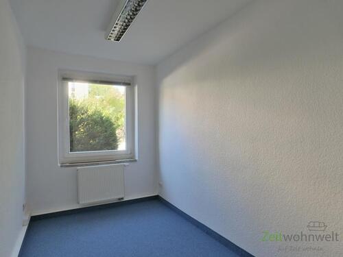 Blick ins kleine Büro rechts - 