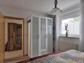 Kleiderschrank im Schlafzimmer - 