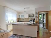 Blick zu Küche und Eingang - Etagenwohnung mit 57,00 m² in Wilkau-Haßlau zur Miete