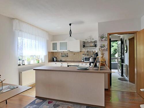 Blick zu Küche und Eingang - Etagenwohnung mit 57,00 m² in Wilkau-Haßlau zur Miete