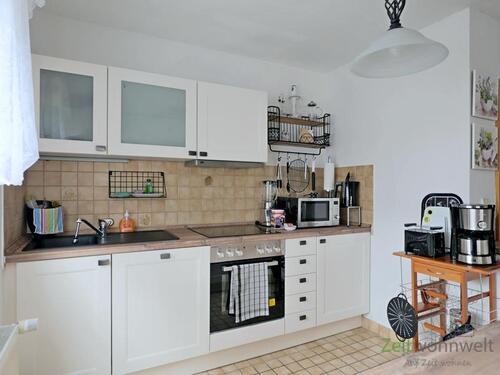 Blick in Kücheneinrichtung - 2 Zimmer Etagenwohnung in Wilkau-Haßlau