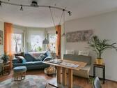 Couch und Esstisch - (EF0910_M) Zwickau: Wilkau-Haßlau, neu möbliertes 2-Zimmer-Apartment mit Balkon, sep. Eingang, WLAN und PKW-Stellplatz