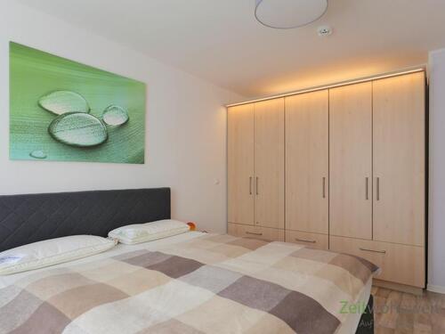 beleuchteter Kleiderschrank - Etagenwohnung mit 56,00 m&sup2; in Werdau zur Miete