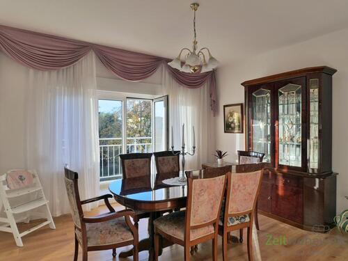 Esstisch im Wohnzimmer - 2 Zimmer Etagenwohnung zur Miete in Magdeburg