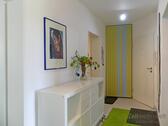Wohnungsflur mit Stauraum - 