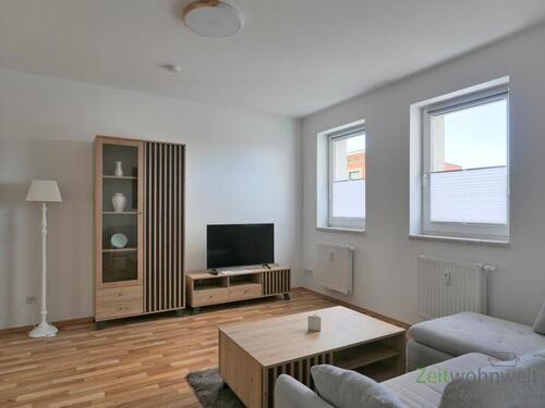 Blick zu Schrankwand und TV - 3 Zimmer Etagenwohnung zur Miete in Halle (Saale)