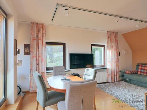 Blick ins Wohnzimmer - 3 Zimmer Etagenwohnung zur Miete in Dresden