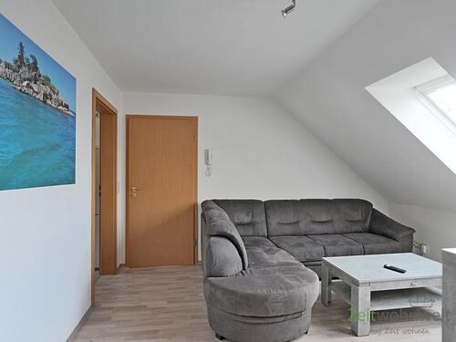 Ecksofa im Wohnzimmer - 2 Zimmer Etagenwohnung zur Miete in Eisenach