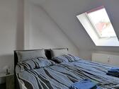 Doppelbett im Schlafzimmer - 2 Zimmer Etagenwohnung in Eisenach