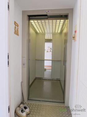 eigener Aufzug zur Wohnung - 