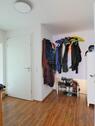 Treppenhaus und Garderobe am Flur - 