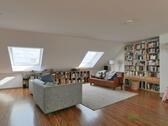 Blick ins Wohnzimmer - (EF1278_M) Dresden: Innere Neustadt, möblierte Luxuswohnung mit 2x Bad, Aufzug und Dachbalkon zur Zwischenmiete