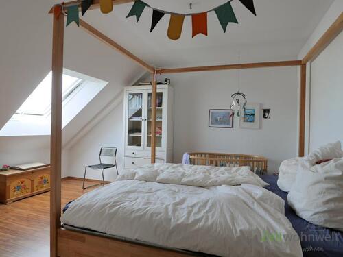 Blick ins Eltern-Schlafzimmer - 