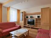 Schrankwand und TV - 2 Zimmer Etagenwohnung zur Miete in Ilmenau