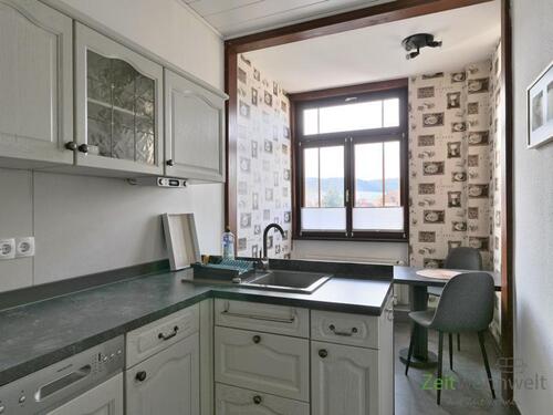 Blick zum Esstisch in der Küche - 