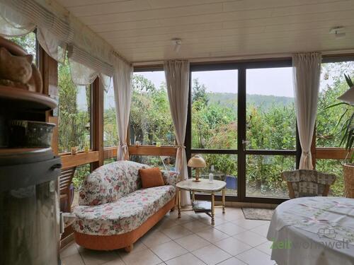 Panoramablick ins Grüne - (EF1201_M) Kassel-Landkreis: Helsa, möblierte Wohnung mit separatem Hauseingang, Terrasse und Wintergarten