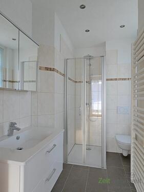 neues Bad mit Dusche - 