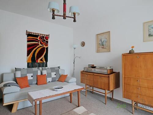 Schlafsofa und Retro-Möbel - Etagenwohnung mit 38,00 m&sup2; in Dresden zur Miete