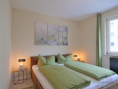 Doppelbett - (EF0637_M) Dresden: Friedrichstadt, neu möblierte 2-Zimmer-Wohnung mit Balkon nahe der City mit Full-Service und WLAN