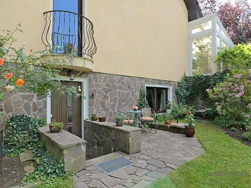 separater Hauseingang und Terrasse - 