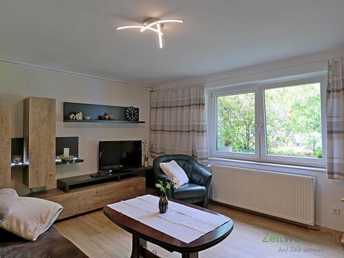 große Fensterfront - 2 Zimmer Etagenwohnung zur Miete in Langebrück