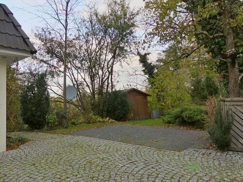 PKW-Stellplatz auf dem Grundstück - 