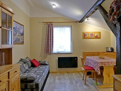Wohnbereich - (EF0573_M) Jena: Lehesten, kleines Häuschen auf einem ehemaligen Bauernhof mit Kamin, WLAN, Balkon, Full-Service möglich