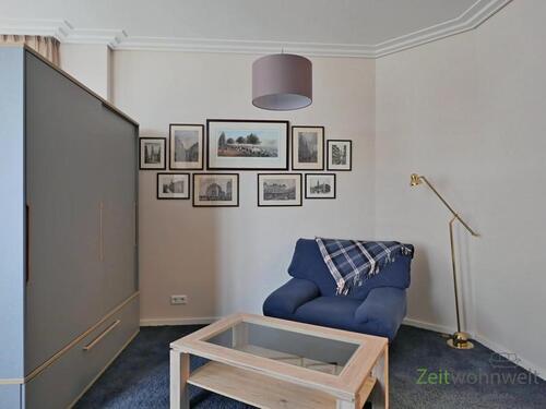 Sessel vor dem Raumteiler - 4 Zimmer Etagenwohnung in Dresden