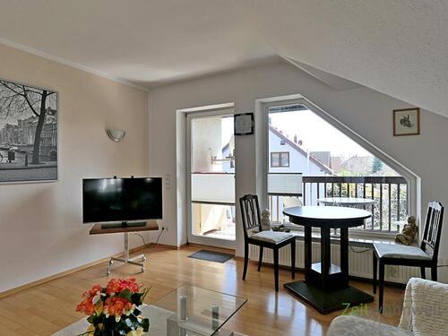 Esstisch vor dem Balkon - 2 Zimmer Etagenwohnung zur Miete in Radeberg