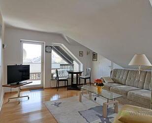 (EF0504_M) Dresden: Ullersdorf, großzügige möblierte Wohnung mit eigenem Balkon in ruhigem EFH, 500 Meter zum Golfplatz - Radeberg