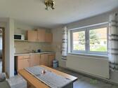 Blick zur Küche - (EF0497_M) Dresden: Kesselsdorf, kleine möblierte 2-Zimmer-Wohnung mit sep. Eingang an Wochenendheimfahrer, Service mgl