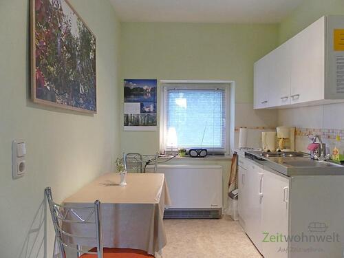 kleine Küche mit Esstisch - Etagenwohnung mit 30,00 m&sup2; in Radebeul zur Miete