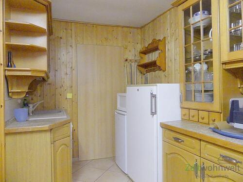 Küche, Spüle, Kühlschränke und Mikrowelle - 