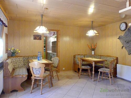 Aufendhaltsraum im Eingangsbereich - 