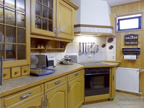 Küche - rechte Seite mit Herd und Geräten - 