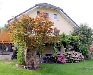 (EF0468_M) Dresden: Moritzburg, modern möblierte Dachwohnung mit WLAN und Mini-Arbeitszimmer, Reinigungsservice möglich