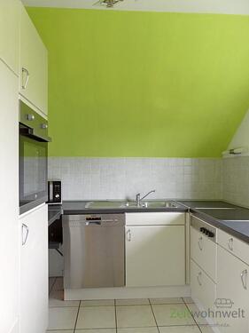 moderne Küche mit allen Geräten - 