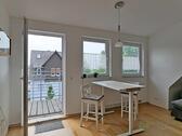 Esstisch vor dem Balkon - 2 Zimmer Etagenwohnung zur Miete in Vellmar