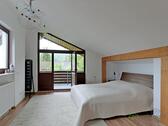 helles Schlafzimmer mit Balkon - 
