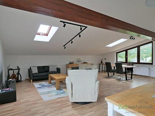 Blick von der Küche in den Wohnraum - 2 Zimmer Etagenwohnung zur Miete in Kassel