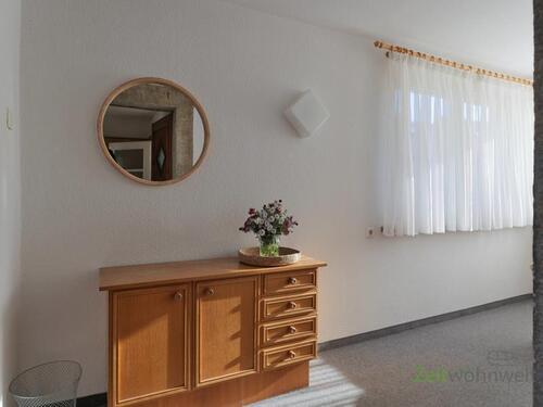 Kommode im Hauseingang - 