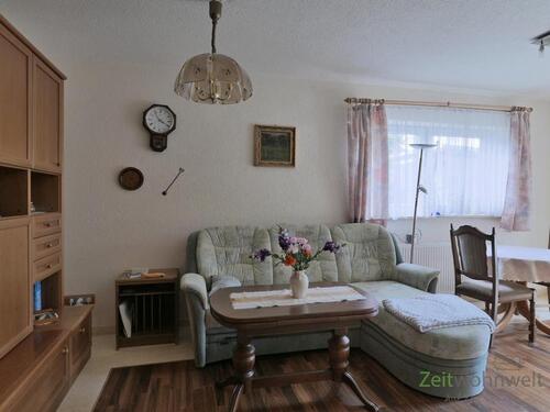 Blick ins Wohnzimmer - 2 Zimmer Etagenwohnung in Dresden
