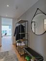 Wohnungsflur mit Garderobe - 