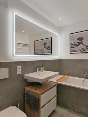 Waschtisch und LED-Spiegel - 