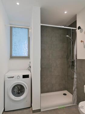 Walk-In Dusche und Waschmaschine - 